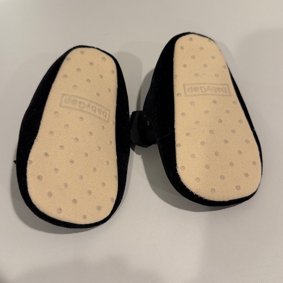 GAP Baby Velvet Shoes with Black Bow - Picture 3 of 3